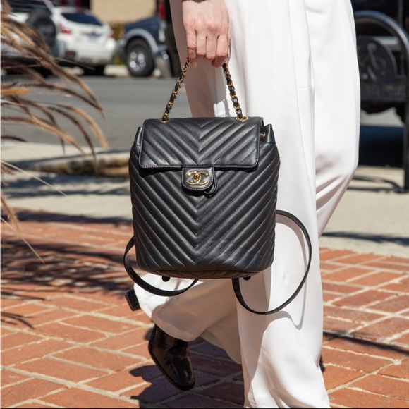 ✨CHANEL✨ Chevron Urban Spirit Black Backpack Gold Chain - Picture 2 of 15